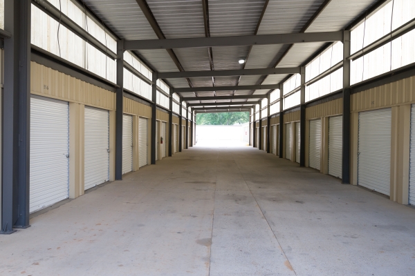 Facility photo: //images.sparefoot.com/medium/2436616a204e1e03d51.jpg