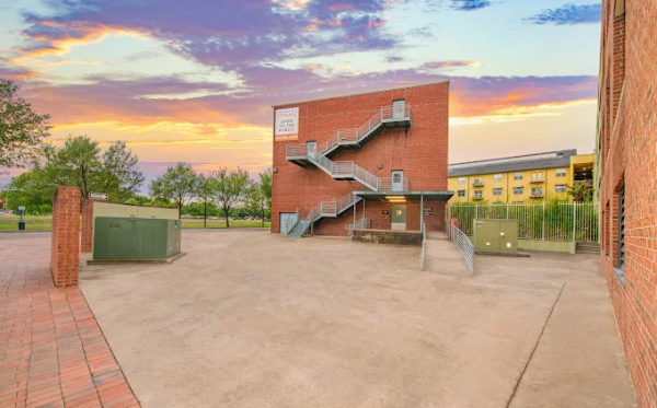 Facility photo: //images.sparefoot.com/medium/243667695445b7a7a03.png