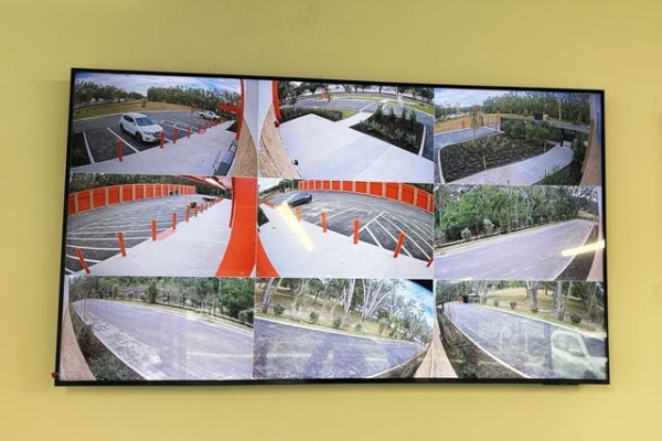 Facility photo: //images.sparefoot.com/medium/2436816a2ab41e0cc5e.jpg