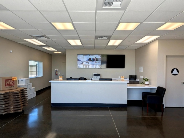 Facility photo: //images.sparefoot.com/medium/2436826957e9b7510f8.jpg