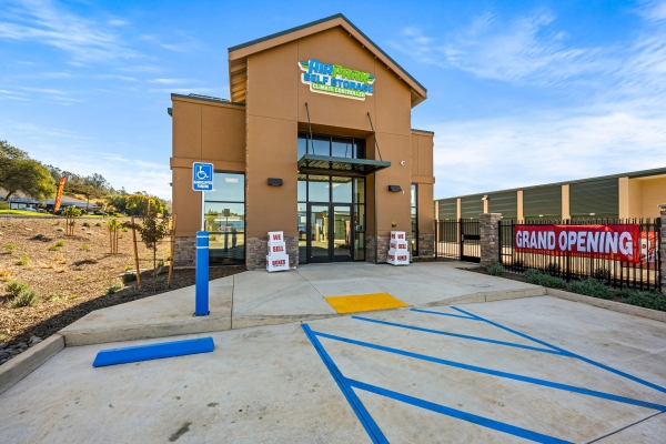 Facility photo: //images.sparefoot.com/medium/2436836957e6c4413b5.jpg