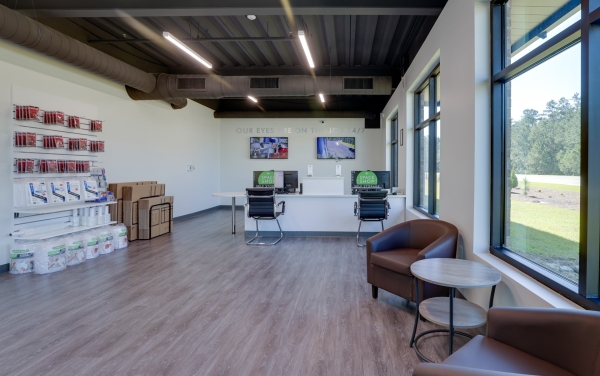 Facility photo: //images.sparefoot.com/medium/24368869e0fe7e26c8b.jpg