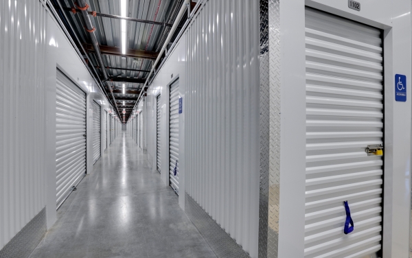 Facility photo: //images.sparefoot.com/medium/24368869e0fe8043dac.jpg