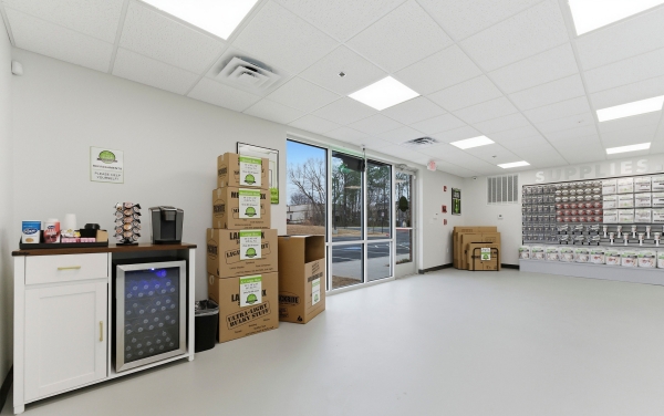 Facility photo: //images.sparefoot.com/medium/24368969a1d6218659c.jpg