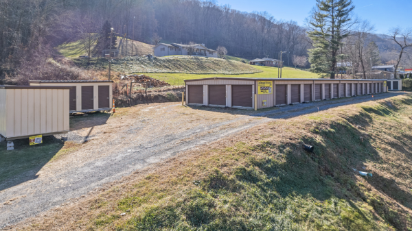 Facility photo: //images.sparefoot.com/medium/24369169582d46e589f.png