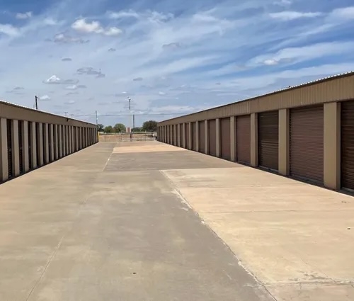 Facility photo: //images.sparefoot.com/medium/243697695919fc64b36.jpeg