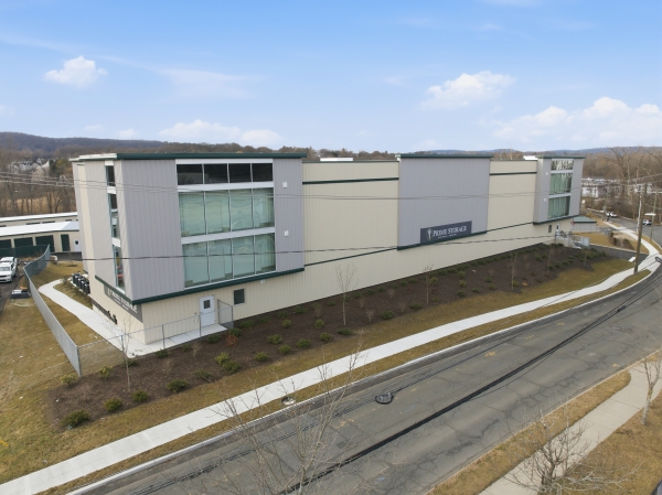 Facility photo: //images.sparefoot.com/medium/243708695d58d169ad6.jpg