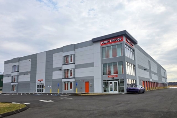 Facility photo: //images.sparefoot.com/medium/24370969e4d64a16bd9.jpg