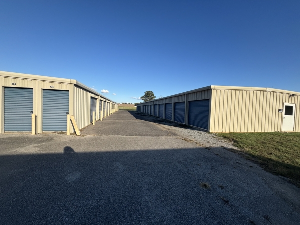 Facility photo: //images.sparefoot.com/medium/243720695dd875838fa.jpeg