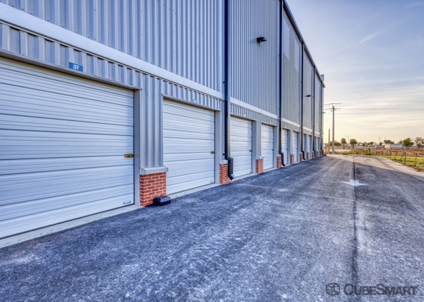 Facility photo: //images.sparefoot.com/medium/2437216a1944d4726e7.jpg