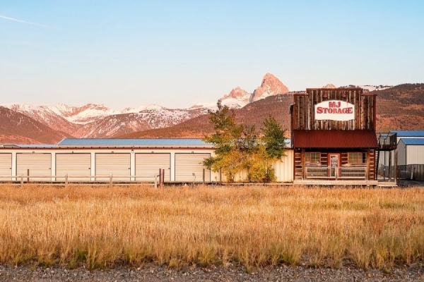 Facility photo: //images.sparefoot.com/medium/243722695e784f819c4.jpg