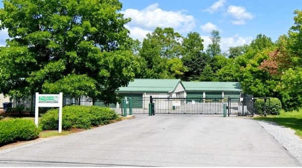 Facility photo: //images.sparefoot.com/medium/243725695ff14c193cc.jpg