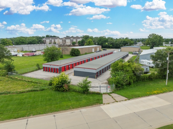 Facility photo: //images.sparefoot.com/medium/2437276a57d1cd9e9cd.jpg