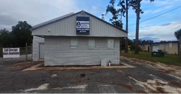 Facility photo: //images.sparefoot.com/medium/243732695fc9ce83dff.jpg