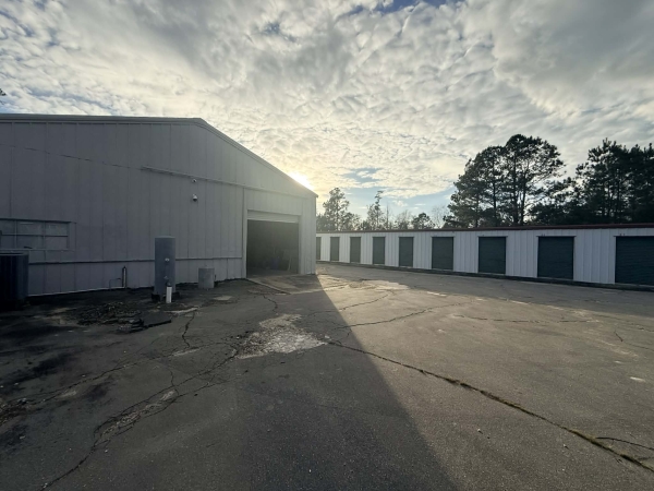 Facility photo: //images.sparefoot.com/medium/24373269782b832b49f.jpg