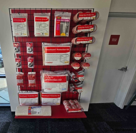 Facility photo: //images.sparefoot.com/medium/243733696b39759902a.jpg