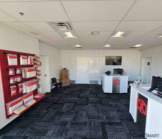 Facility photo: //images.sparefoot.com/medium/243733696b397b7e883.jpg