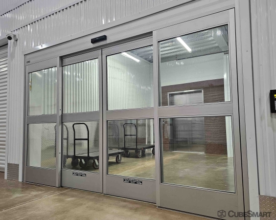 Facility photo: //images.sparefoot.com/medium/243733696b398a92e16.jpg