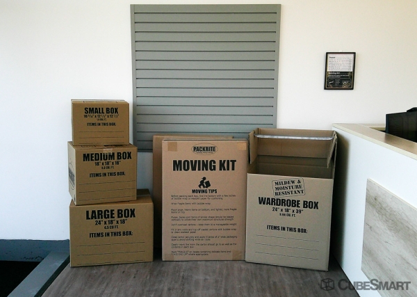 Facility photo: //images.sparefoot.com/medium/2437356970ab83d9c27.jpg