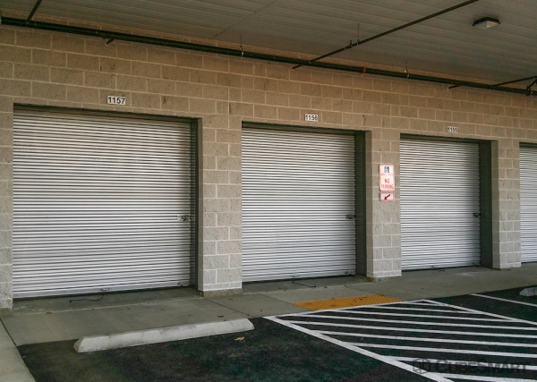 Facility photo: //images.sparefoot.com/medium/24373569de068e17ad0.jpg