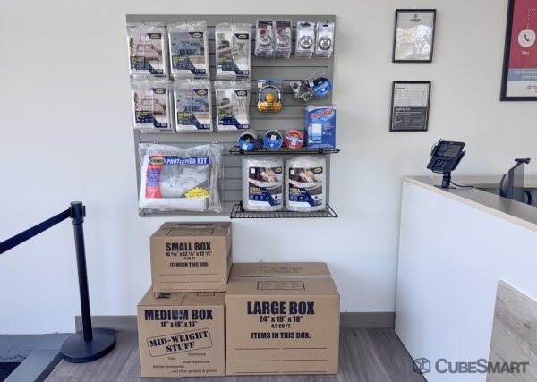 Facility photo: //images.sparefoot.com/medium/24373569ec6e26a433c.jpg
