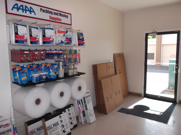 Facility photo: //images.sparefoot.com/medium/243738695fcb297caf7.jpg