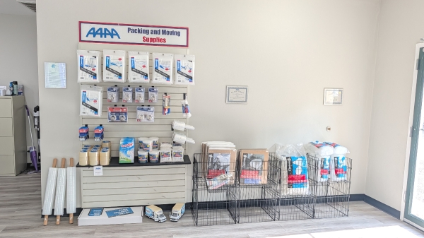Facility photo: //images.sparefoot.com/medium/2437386a35604974ca5.jpg