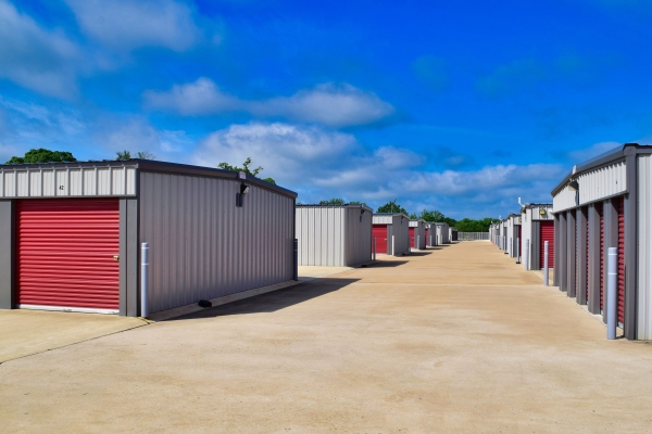 Facility photo: //images.sparefoot.com/medium/243741695fe841ec9b4.jpg