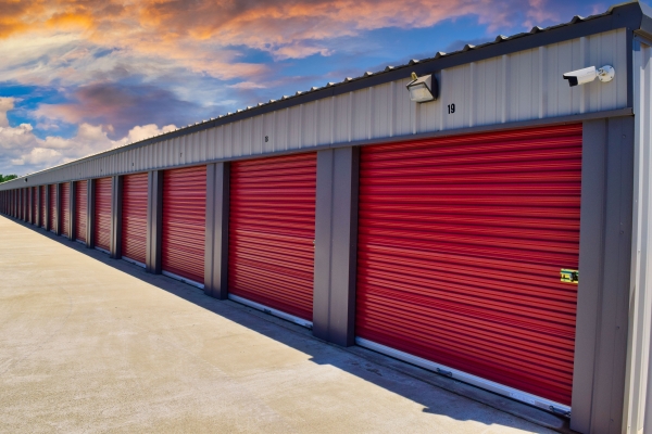 Facility photo: //images.sparefoot.com/medium/243741695fe846613d4.jpg