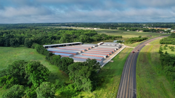 Facility photo: //images.sparefoot.com/medium/243741695fe84d800d3.jpg