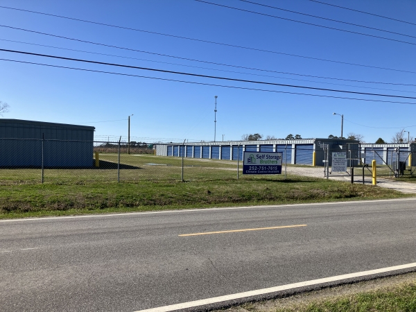 Facility photo: //images.sparefoot.com/medium/243745696002734aa43.jpg