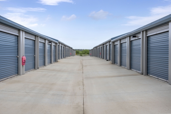 Facility photo: //images.sparefoot.com/medium/2437466962623e07fe0.jpg