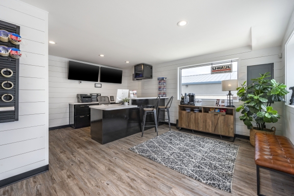 Facility photo: //images.sparefoot.com/medium/243746696262b773b35.jpg