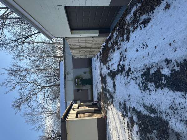 Facility photo: //images.sparefoot.com/medium/2437596965aa1b791c0.jpeg