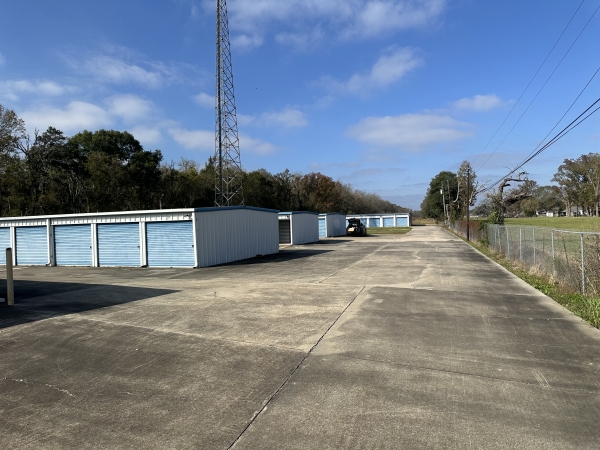 Facility photo: //images.sparefoot.com/medium/2437606965b20b0b0ad.jpeg