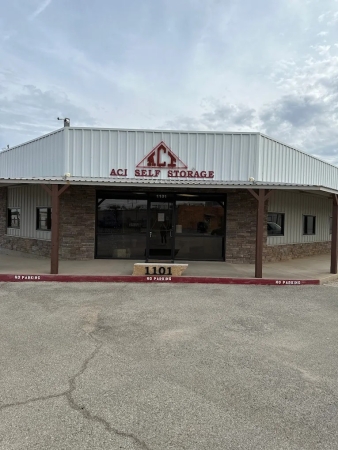 Facility photo: //images.sparefoot.com/medium/2437666966d06d60978.jpeg