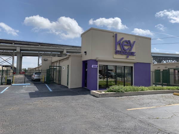 Facility photo: //images.sparefoot.com/medium/2437756966d4e1cb44a.jpg