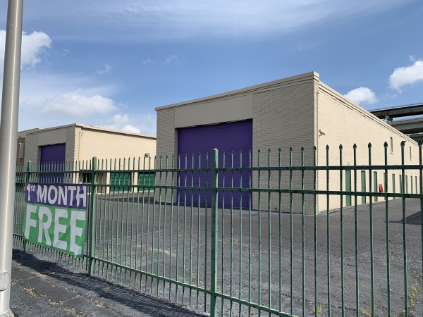 Facility photo: //images.sparefoot.com/medium/2437756966d4e349706.jpg