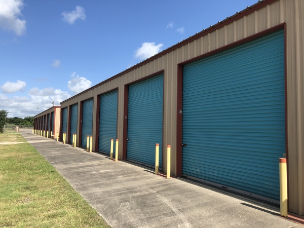 Facility photo: //images.sparefoot.com/medium/24379569682b1d6f59e.jpg