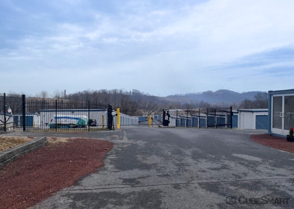 Facility photo: //images.sparefoot.com/medium/243796698da6f9217af.jpg