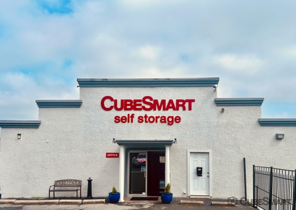 Facility photo: //images.sparefoot.com/medium/24379669f5bb5761982.jpg