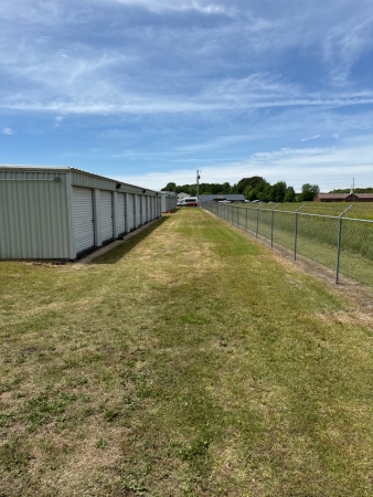 Facility photo: //images.sparefoot.com/medium/2438036a1f283eb13ab.jpeg