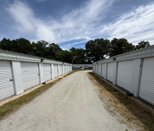 Facility photo: //images.sparefoot.com/medium/2438036a1f2847e5f33.jpeg