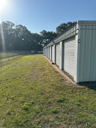 Facility photo: //images.sparefoot.com/medium/2438036a1f2895868fd.jpg