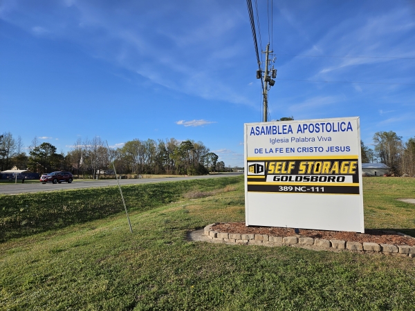 Facility photo: //images.sparefoot.com/medium/2438036a1f3069803cf.jpg