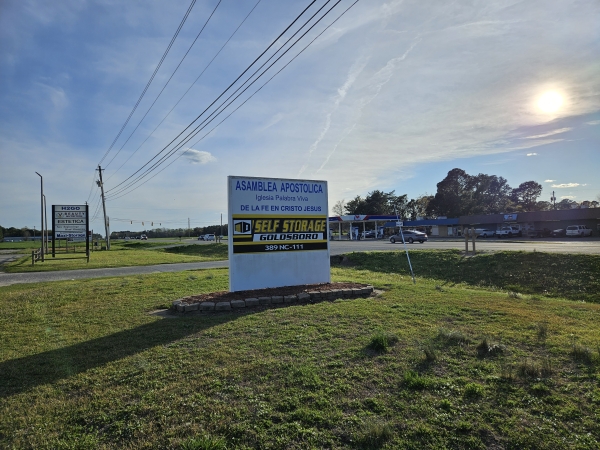 Facility photo: //images.sparefoot.com/medium/2438036a1f3082e1242.jpg