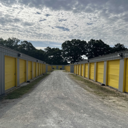Facility photo: //images.sparefoot.com/medium/2438036a3eb06468ef7.jpg