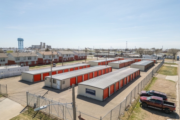 Facility photo: //images.sparefoot.com/medium/24380669778bb3c7a0c.jpg