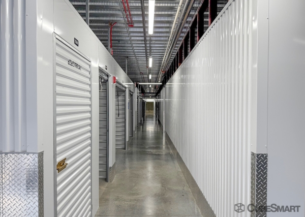 Facility photo: //images.sparefoot.com/medium/243810698d7ed7e4763.jpg