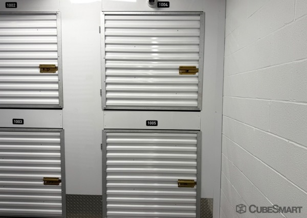Facility photo: //images.sparefoot.com/medium/24381069f6e89bdd6d6.jpg